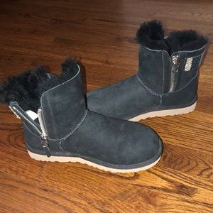 Short black uggs